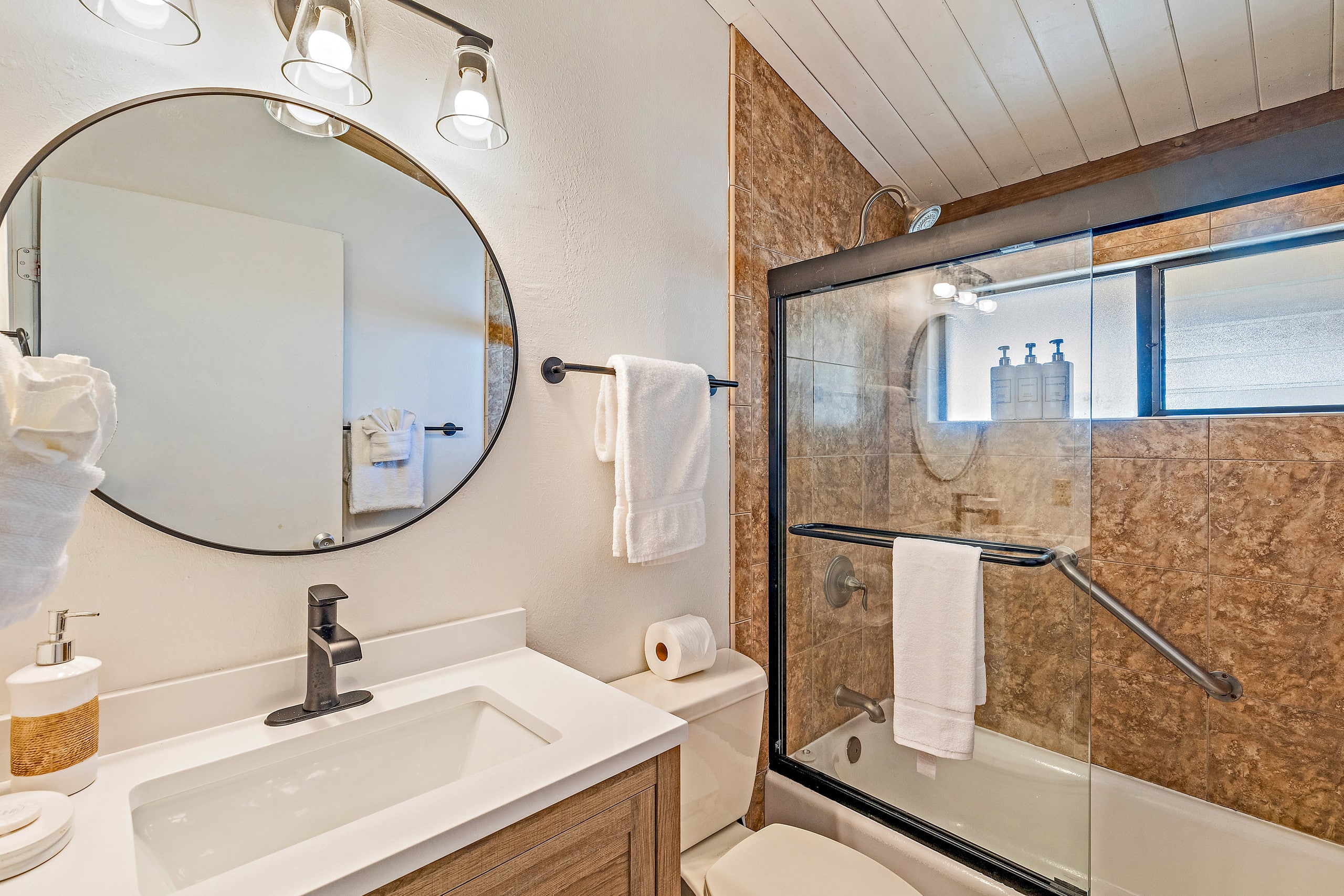 Condo in Wailuku · ★4.81 · 2 bedrooms · 4 beds · 2 private baths - Image 23
