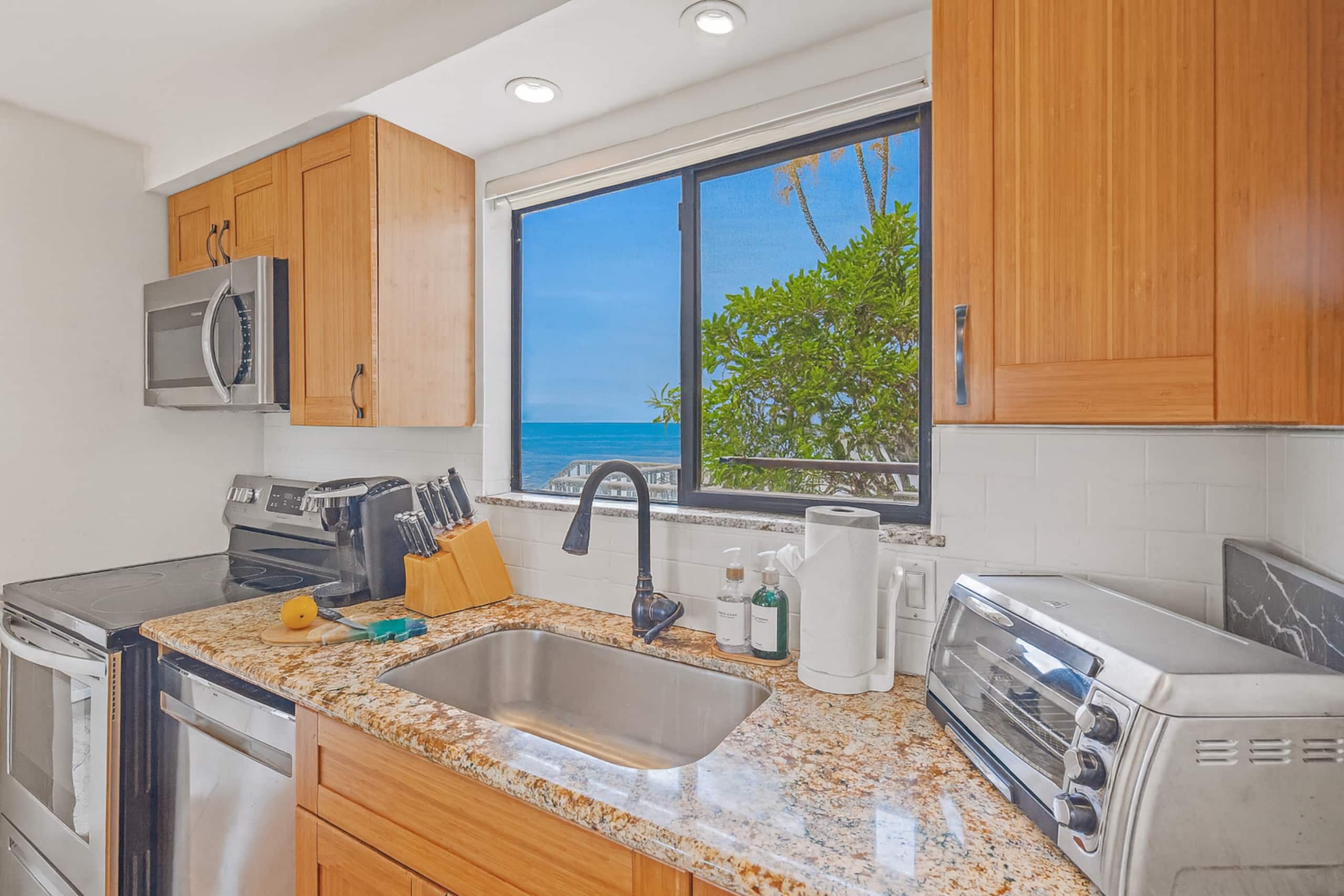 Condo in Wailuku · ★4.81 · 2 bedrooms · 4 beds · 2 private baths - Image 9