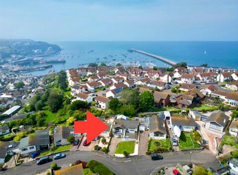 Stunning Seaside House Walk to Beach, Dog Friendly