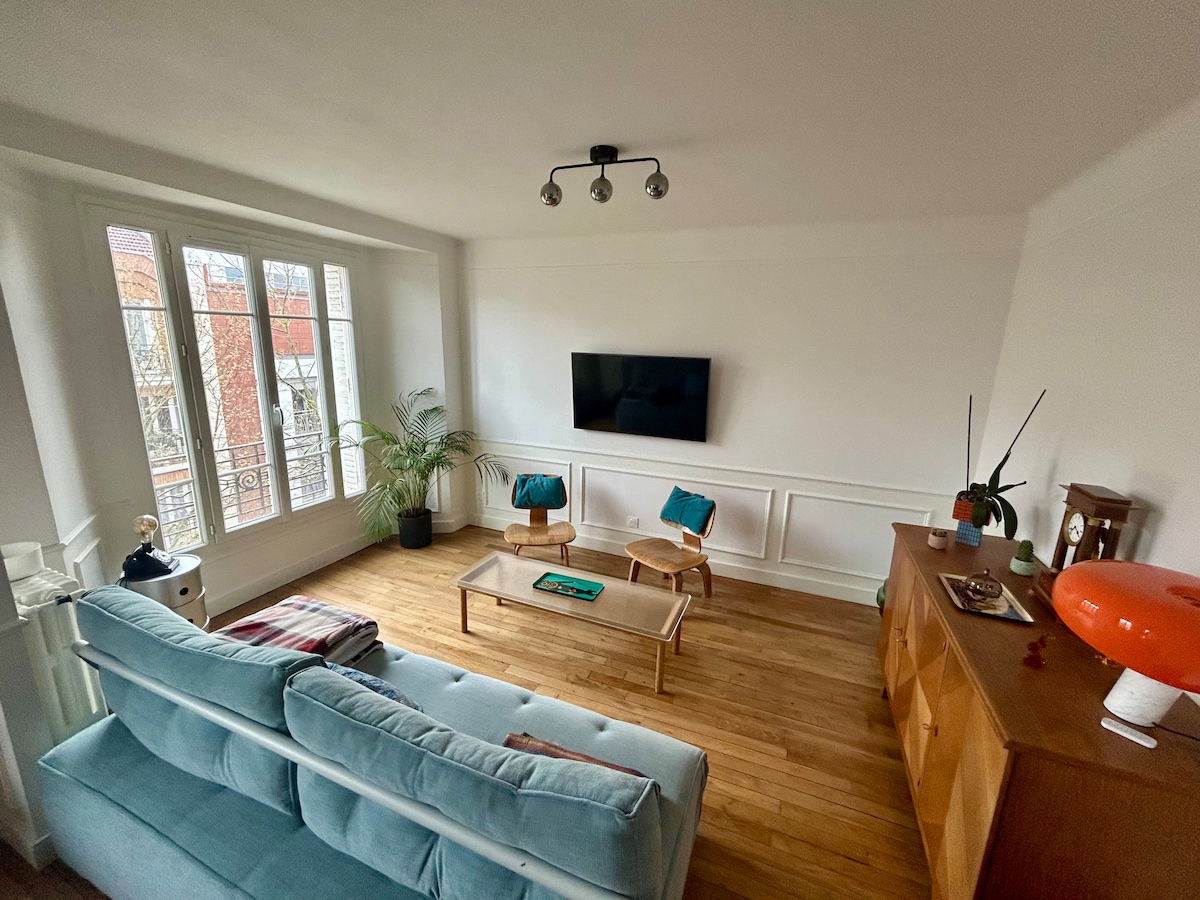 Top performing Airbnb: Charming 2-room apartment in Paris – Metro line 4 Montrouge in Montrouge
