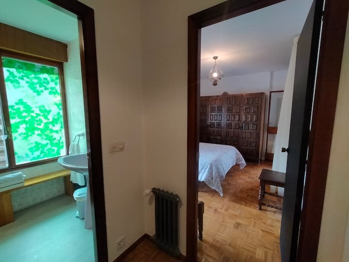 2号房间，带一体化卫生间