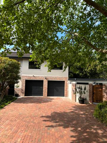 Charming family home in Upper Constantia gallery image 5