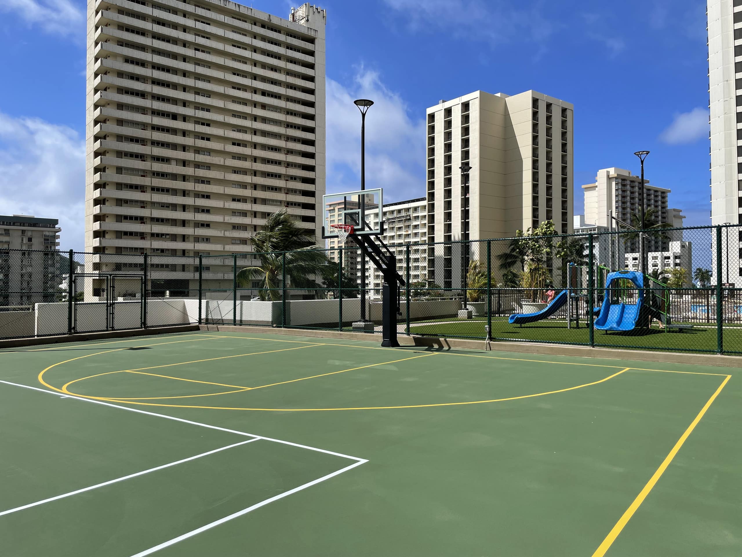 Condo in Honolulu · ★4.93 · 1 bedroom · 2 beds · 1 private bath - Image 18