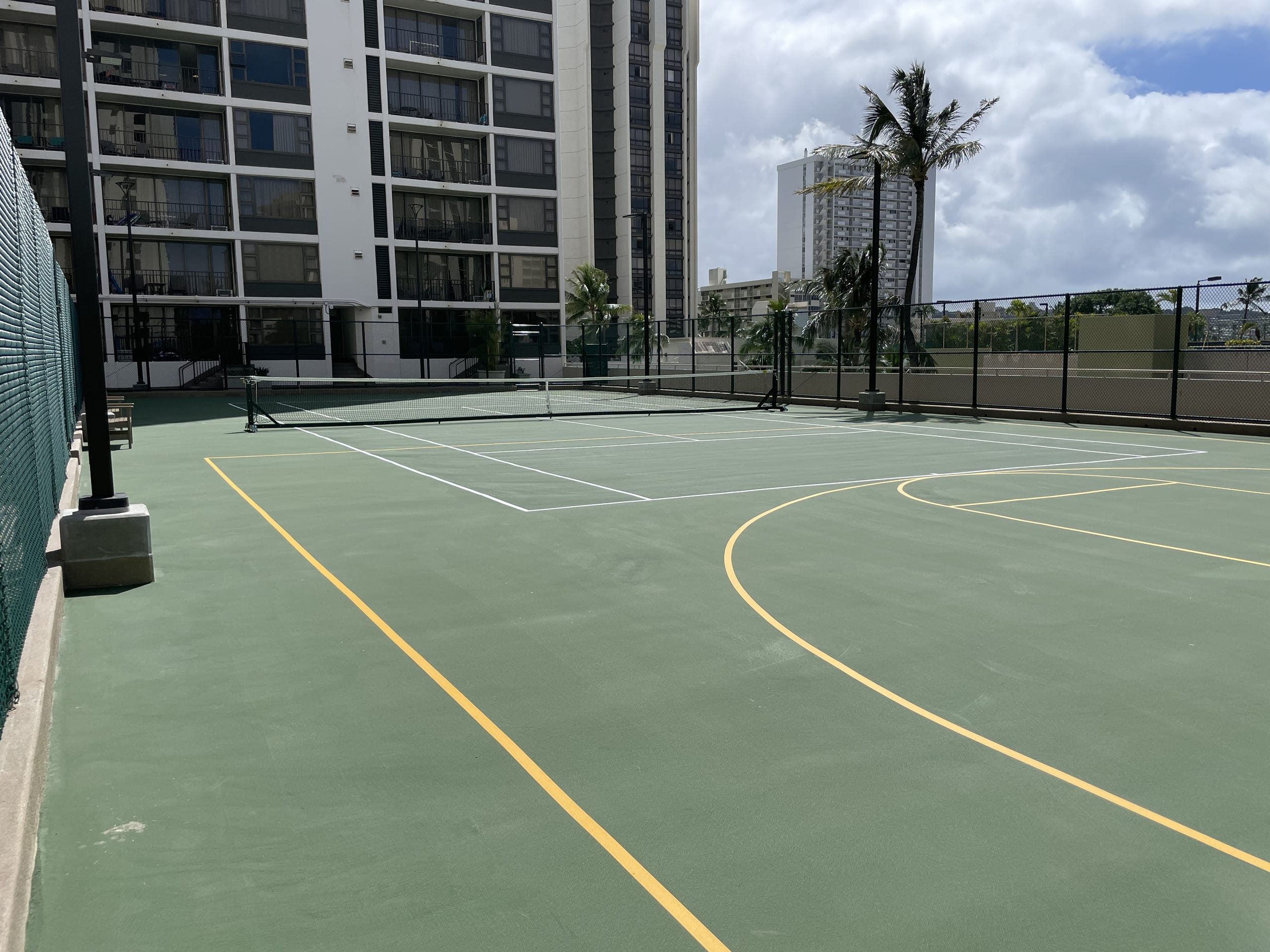 Condo in Honolulu · ★4.93 · 1 bedroom · 2 beds · 1 private bath - Image 19
