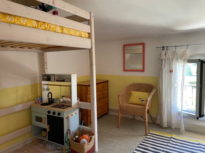 ห้องเด็กชั้นบน
Flassans sur issole - Coeur du Var