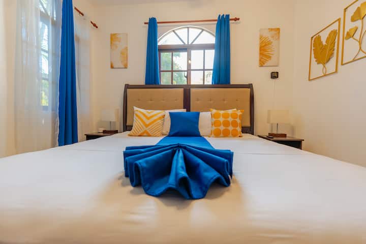 Bedroom 1 - King Bed