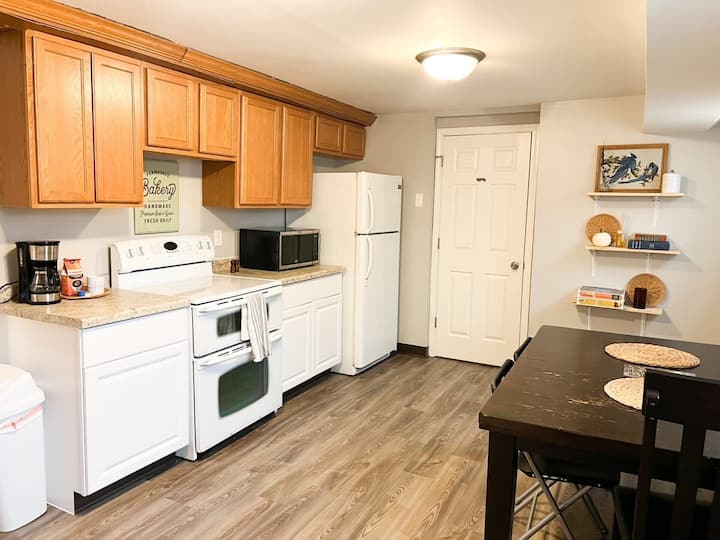 3 Bedroom Hideaway Near Ndsu And Downtown Fargo - Fargo, ND