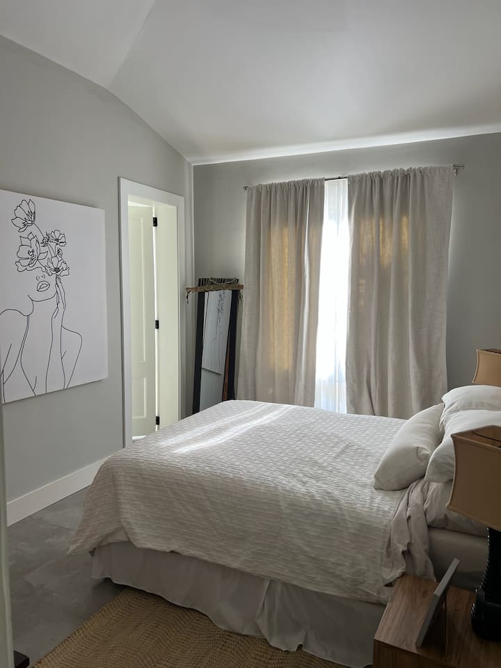 No pases demasiado tiempo aquí, ya que la playa te llama.