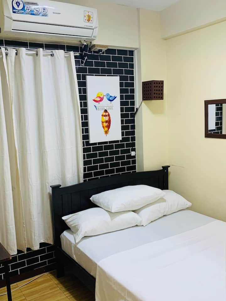 Chumba cha kulala cha Master kilicho na Queenbed na Split aina ya Ac