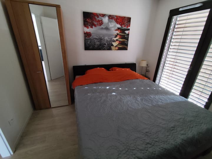 Izba s balkónom, posteľ 200 x 180 cm