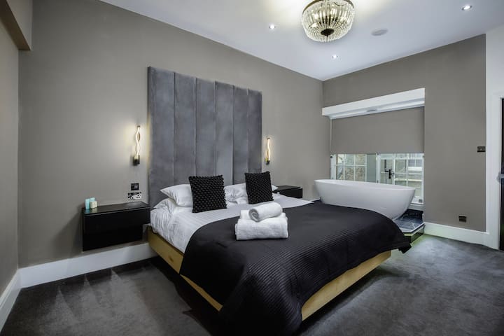 Luxury Royal Mile boutique apartment (2Bedroom)