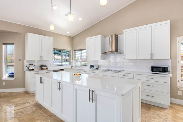 Calm Quiet Lake House Pool & Tub. Sleeps 10 - Casa Grande, AZ