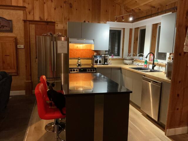 The Villa – 2-3 minute walk to the beach! gallery image 5