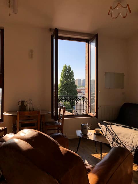 Airbnb performant: Charming and bright 2-room apartment at the edge of Paris à Le Pré Saint Gervais