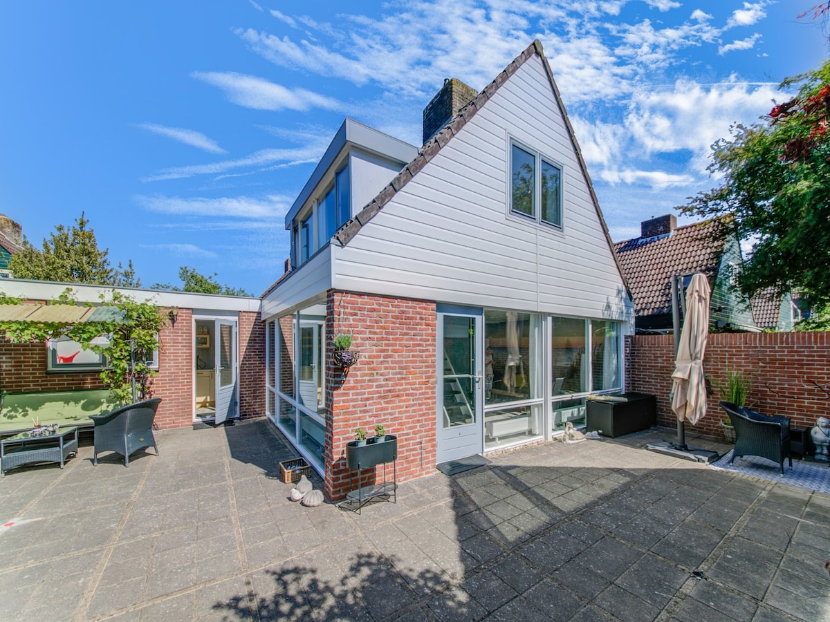 Successful Airbnb property: Comfortable vacation home near the sea in Noordwijkerhout Buitengebied