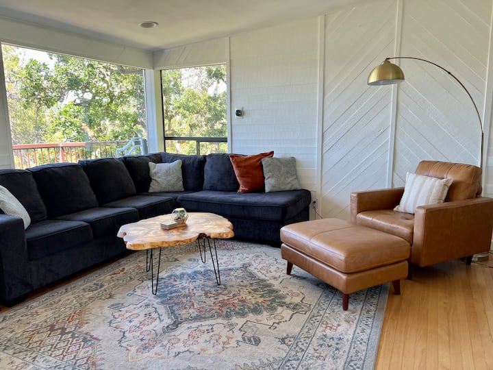 Hawthorne Haus - Roseburg, OR