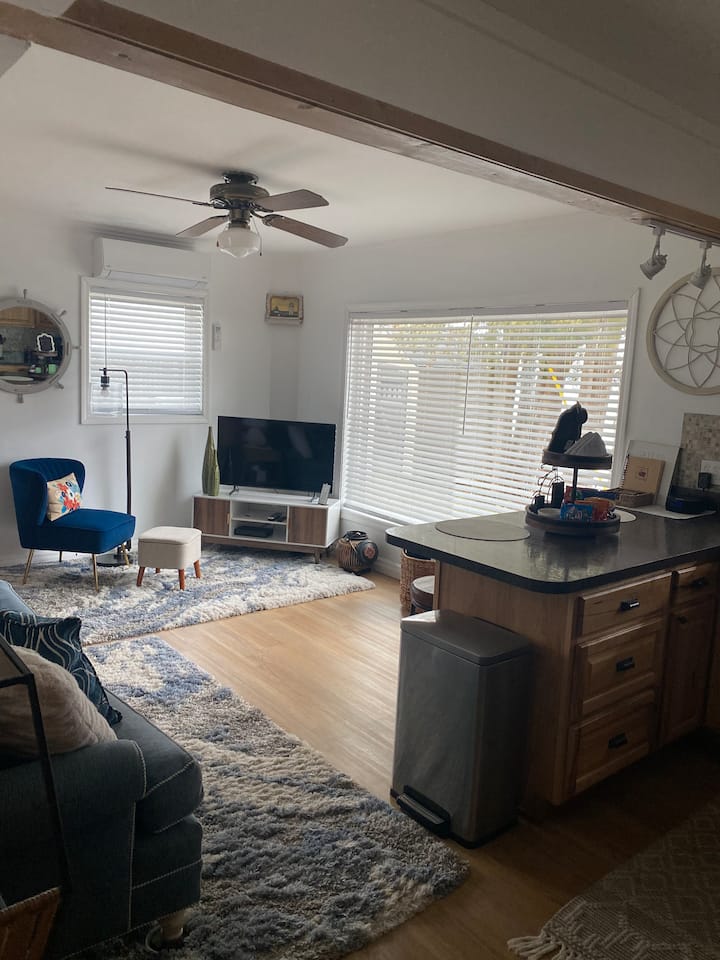 Adults-only Bayfront Retreat W/ Private Deck - Míchigan