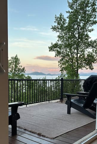 Modern home – Mtn views-4 miles to Downtown AVL