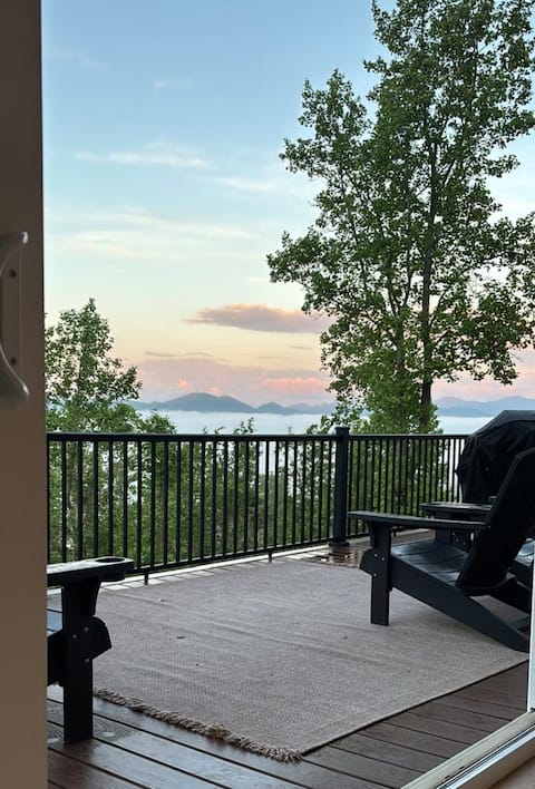 Modern home - Mtn views-4 miles to Downtown AVL