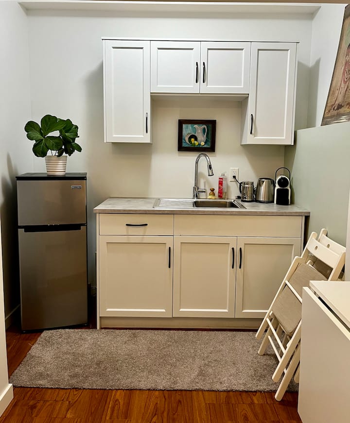 Downtown-brewery District - Cozy, Private Space. - Kelowna