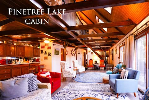 Lake Front Rustic Cabin, Boats, Hot Tub, Game Room