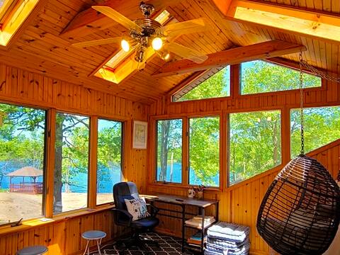 Lake Front Rustic Cabin, Boats, Hot Tub, Game Room