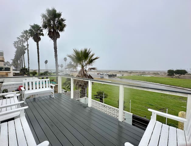 Mermaids Cove! 3bedrooms 2bath steps to the beach