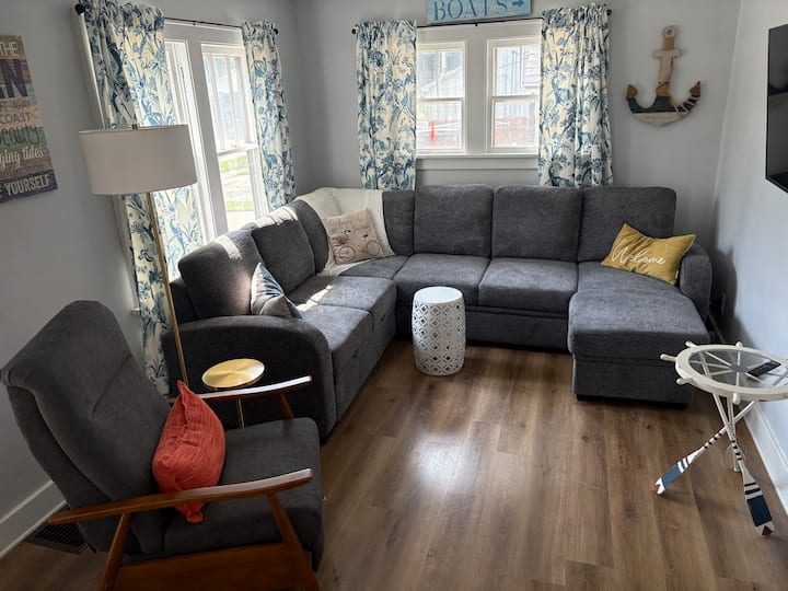 Charming 3 Bedroom Lake Home - On Site Parking - Clear Lake, IA
