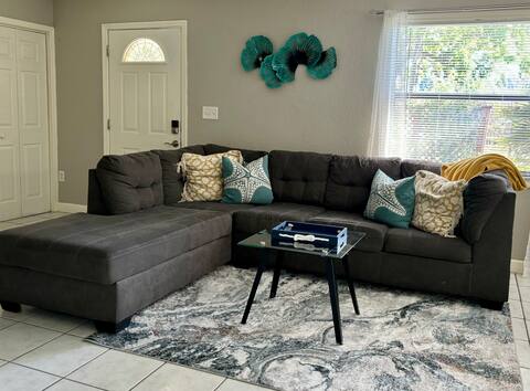 Sunshine Acre. 2/2 King Master Suite & BIG YARD
