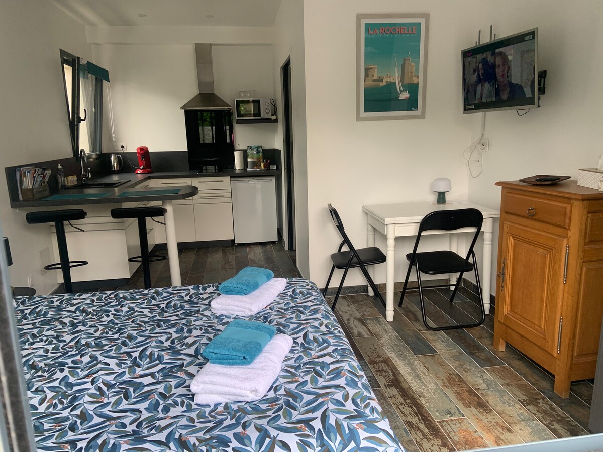 Annuncio Airbnb popolare: New independent studio Seasonal rental a Aytré