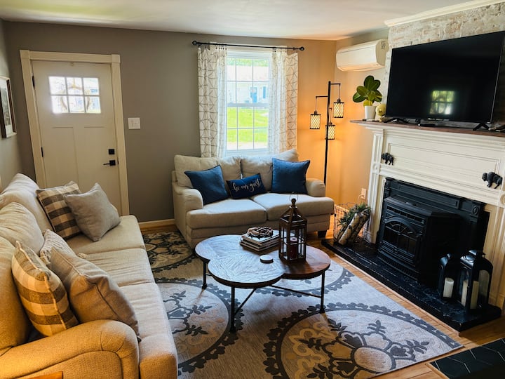 Beautiful 4 Bedroom Home In Historic Harpers Ferry - Harpers Ferry, WV