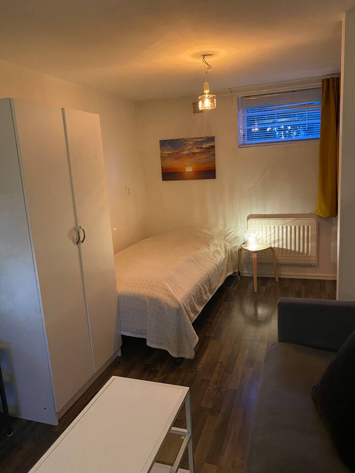Private apartment. 26 min public transport to city