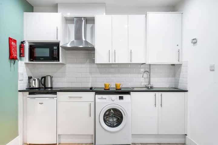 Quiet Hove Studio | Private Entry & Parking Space - Steyning