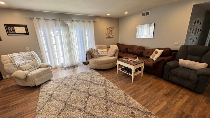 Cozy 3br Getaway: Ideal For Socal Fun! - La Mirada, CA