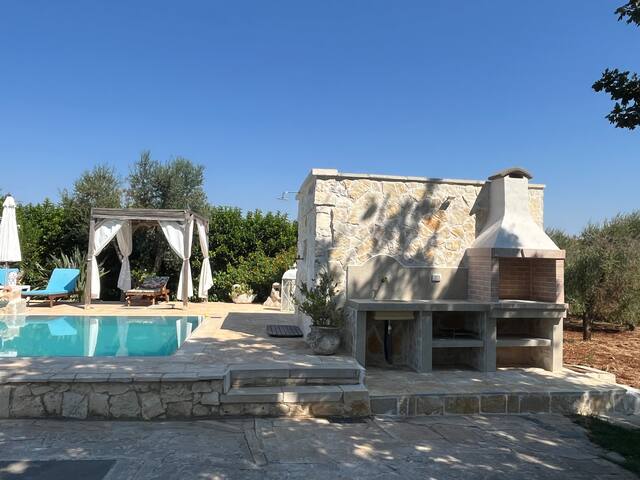 TRULLO “LA QUERCIA” CON PISCINA gallery image 3