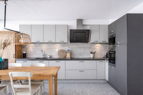 Successful Airbnb property: Apartment right by the sea in Boulevard Midden