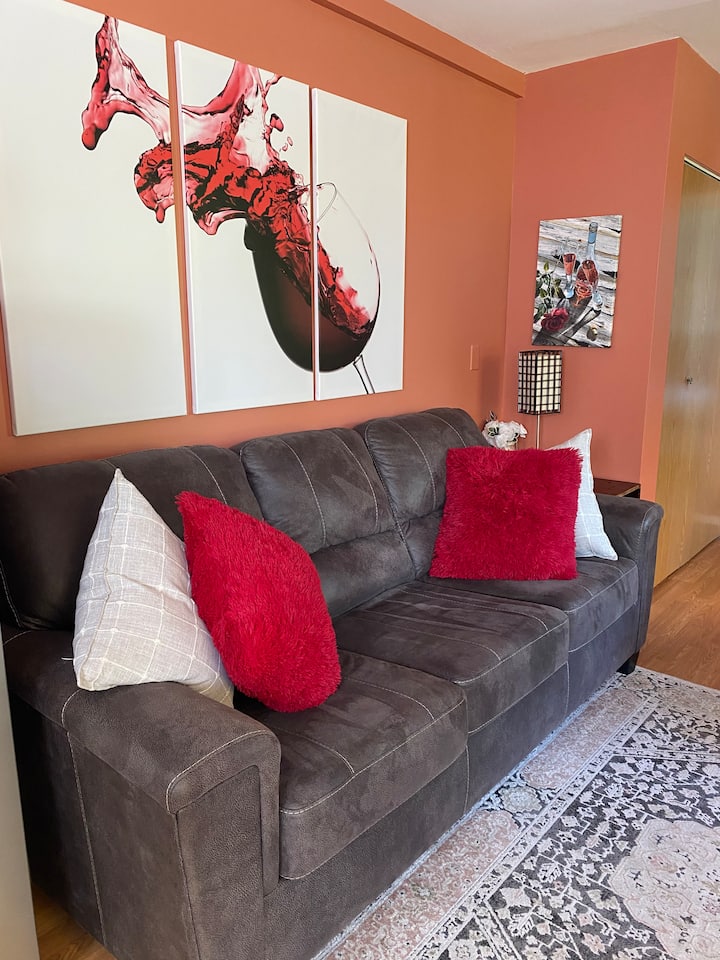 Adorable One Bedroom Home Away From Home - Oliver
