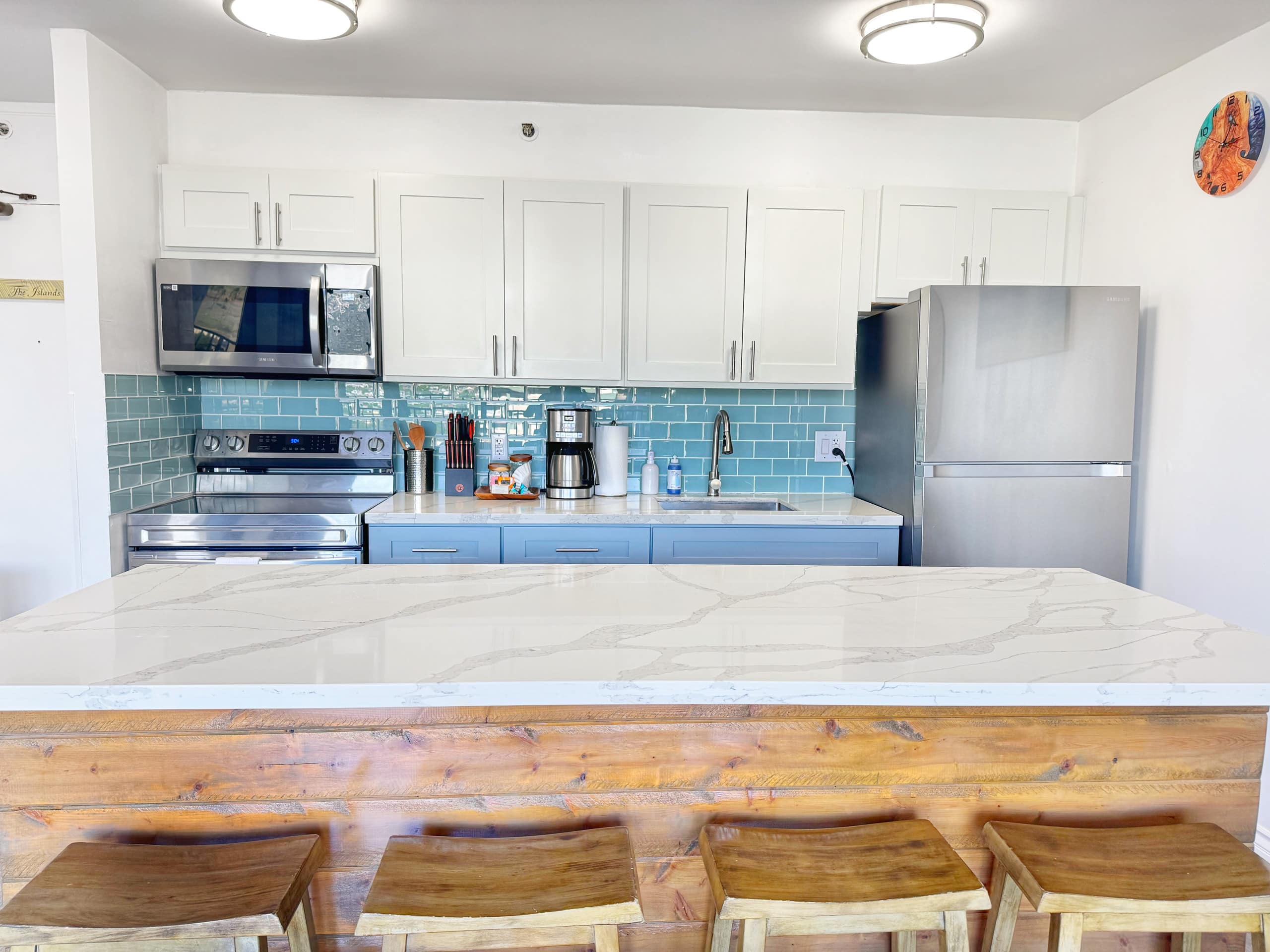 Condo in Honolulu · ★4.84 · 1 bedroom · 2 beds · 1 private bath - Image 12