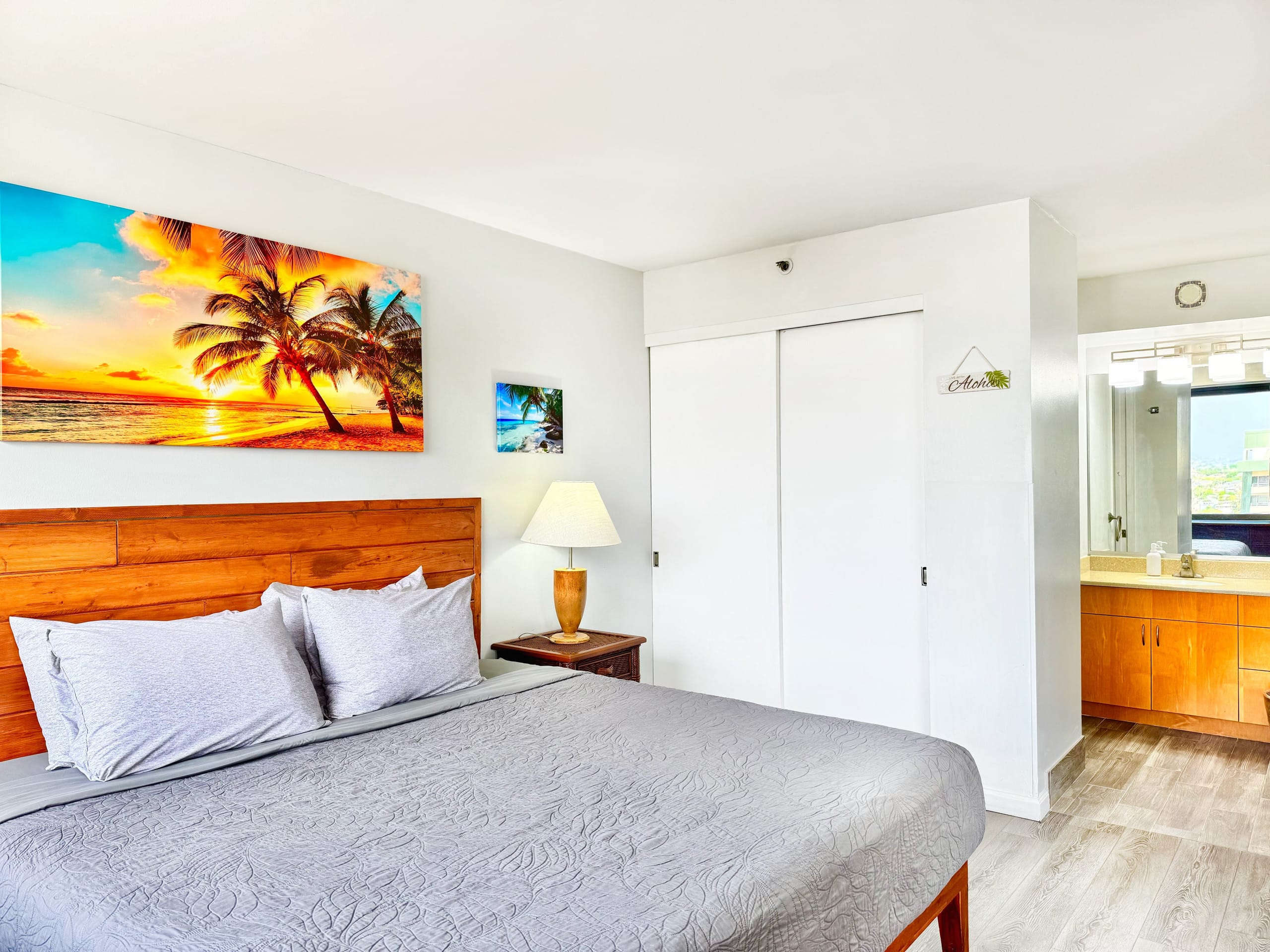 Condo in Honolulu · ★4.84 · 1 bedroom · 2 beds · 1 private bath - Image 14