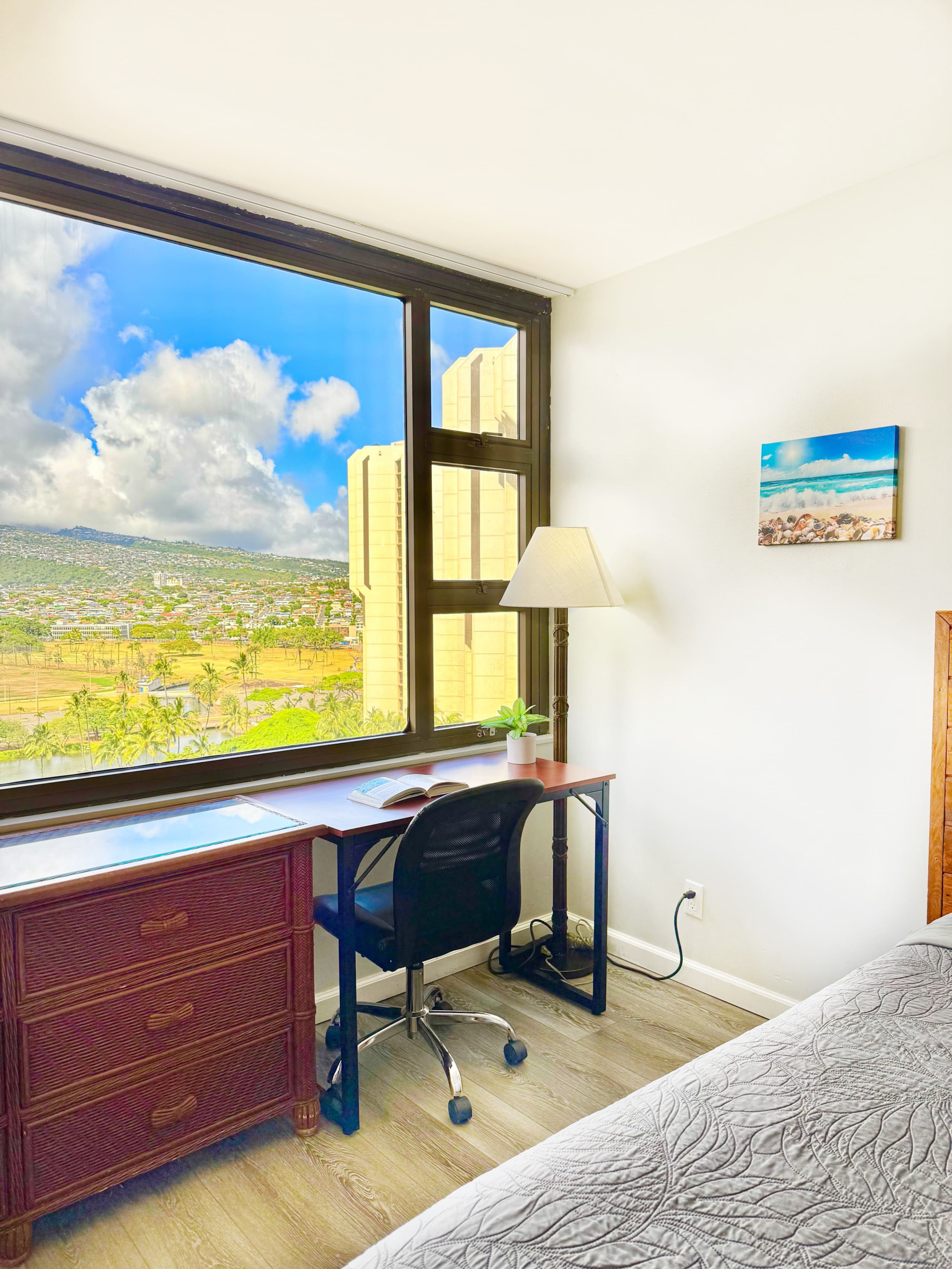Condo in Honolulu · ★4.84 · 1 bedroom · 2 beds · 1 private bath - Image 15
