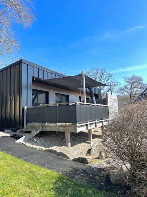 Cozy wooden house from 2021, 3 stars.