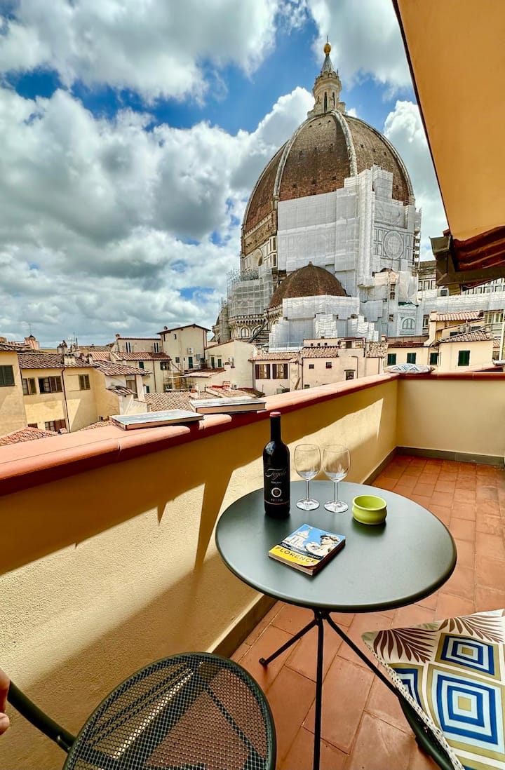 Stunning Apartment With Double Balcony By The Dome