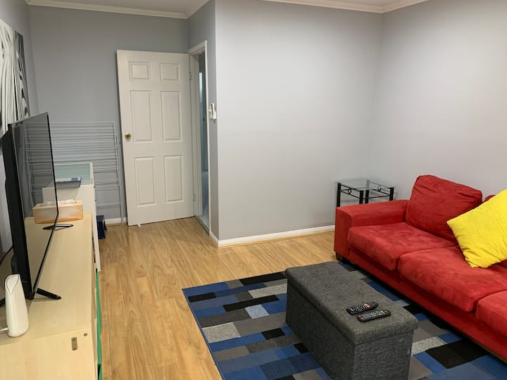 Ideal Location, Comfortable, 1-bedroom Apartment - Brisbane