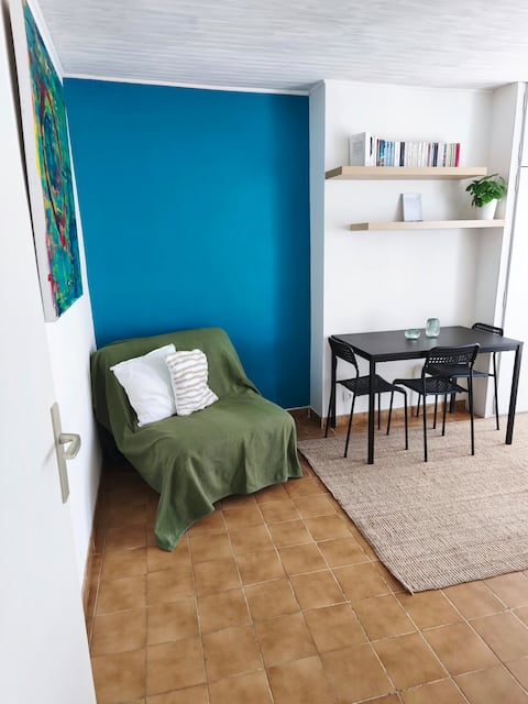 Top performing Airbnb: Spacious, quiet & sea view – historic center in Hyères