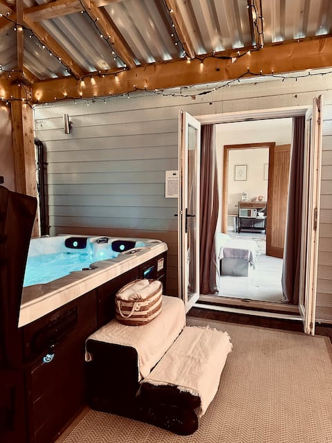 Cosy Cabin with Private Hot tub | Isle of Wight