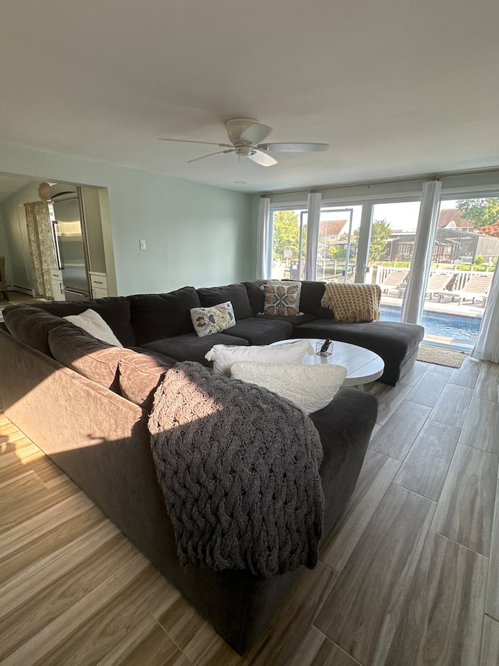 Cozy Bungalow W Built In Pool On Lagoon! - Long Beach Island, NJ