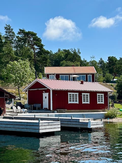 Newly renovated lake cottage with magical evening sun