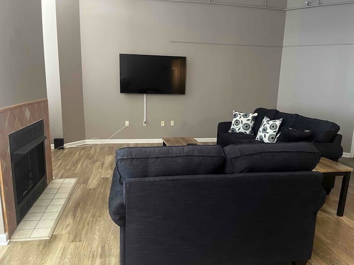 King Size Loft Near Playhouse Sq And Csu Downtown - Cleveland, OH