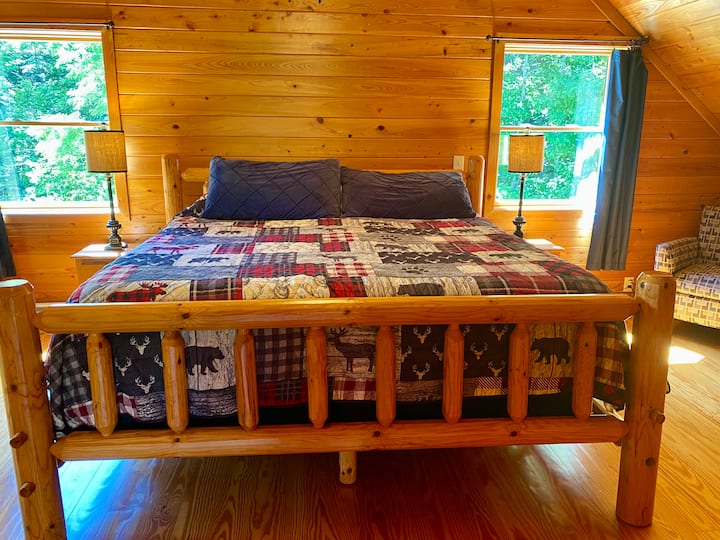 Luxury at its finest: Super comfortable king-size bed in a spacious room with gorgeous views!