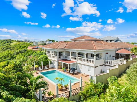 Large 5 bed all en-suite villa with pool and views